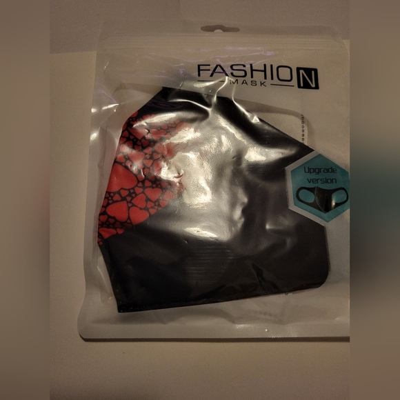Heart Facemasks, Adult in 5 Designs, Lot of  35 - Picture 7 of 14